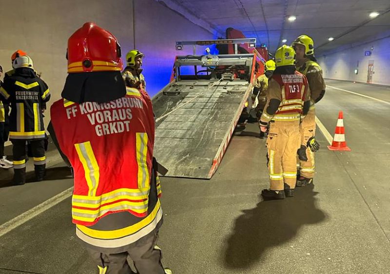 Klein-LKW  wurde vom ASP Korneuburg abgeschleppt